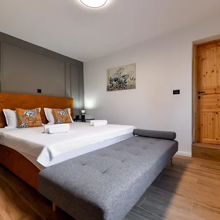 Luxury Foxy With Private Pool, Jacuzzi And Sauna