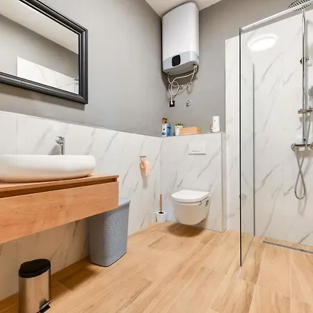 Luxury Foxy With Private Pool, Jacuzzi And Sauna
