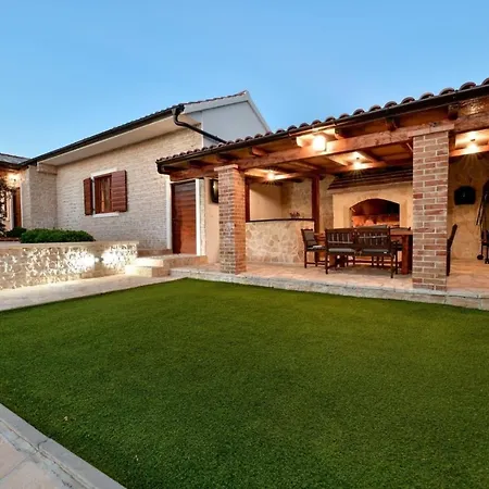 Luxury Foxy With Private Pool, Jacuzzi And Sauna Villa *