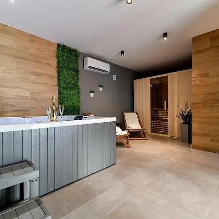 Villa Luxury Foxy With Private Pool, Jacuzzi And Sauna