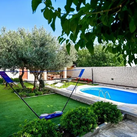Luxury Foxy With Private Pool, Jacuzzi And Sauna