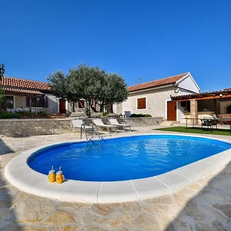 Luxury Foxy With Private Pool, Jacuzzi And Sauna *