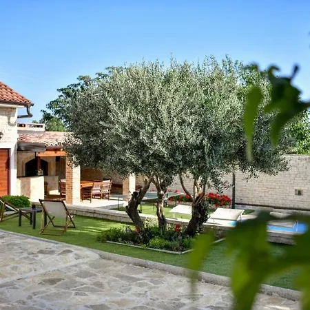Luxury Foxy With Private Pool, Jacuzzi And Sauna *